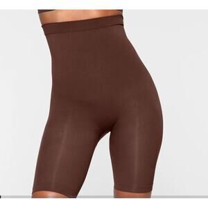 SKIMS Seamless Sculpt High-Waisted Above the Knee Short Shapewear | XXS XS Cocoa